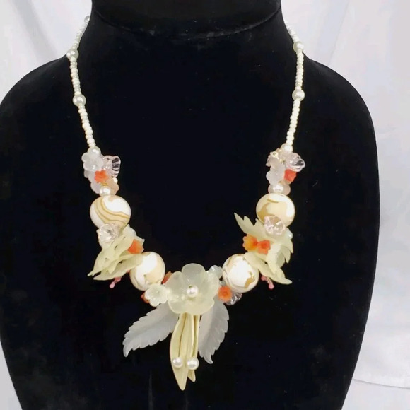 VTG Lucite Necklace Earrings Lucite Flower Leaf Pastel Beads Bridal Wedding - Picture 3 of 16